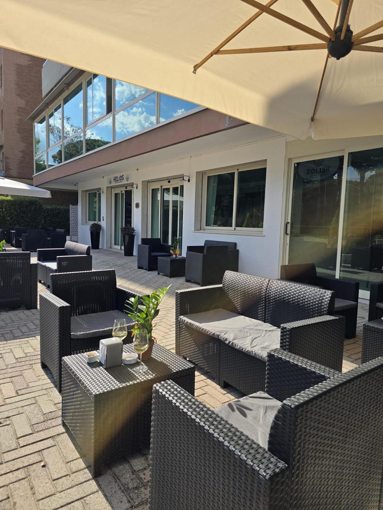 Hotel Helios Beach Milano Marittima Exterior foto